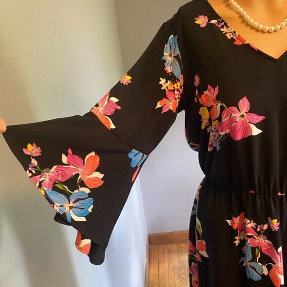 A New Day Floral Dress -- Size Small (measures larger) - Picture 3 of 5